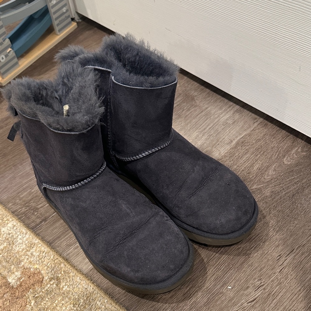 UGG Women's Mini Bailey Bow II size 8 blue